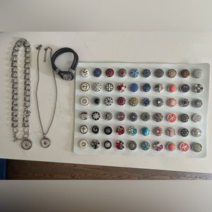 Ginger snaps - 2 necklaces, 60 ginger snaps, 1 bracelet & ginger snap mat